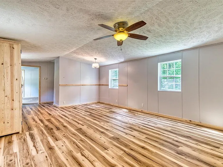 71 Baldwin Cir — Photo 3