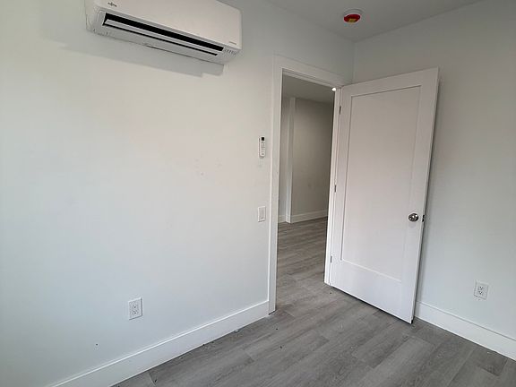 5th image of 1641 Undercliff Ave #5D