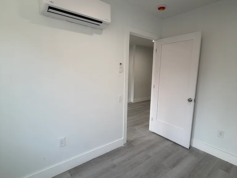 1641 Undercliff Ave #5D — Photo 5
