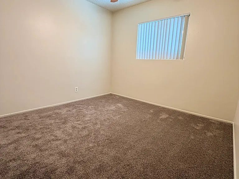 12414 Dunrobin Ave #5 — Photo 8