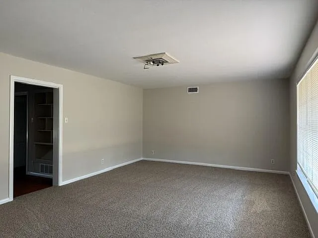4 bed, 3.0 bath, 3606 sqft, $2,600 — Photo 2