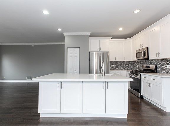 2nd image of 2366 Amsterdam Cir