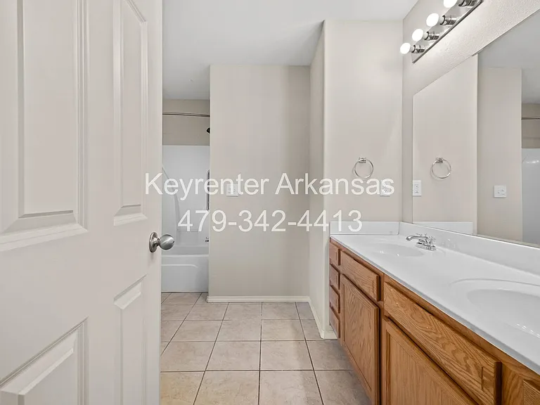 705 SW Crystal St — Photo 16
