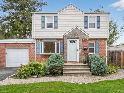 453 Andrews Road, Mineola, NY, 11501