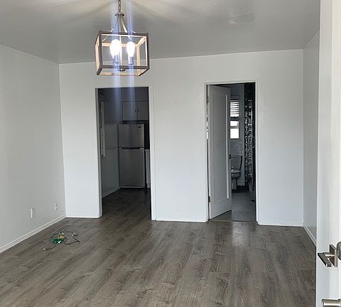 5th image of 7527 La Jolla Blvd