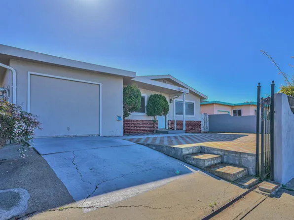 1674 Harding St, Seaside, CA 93955