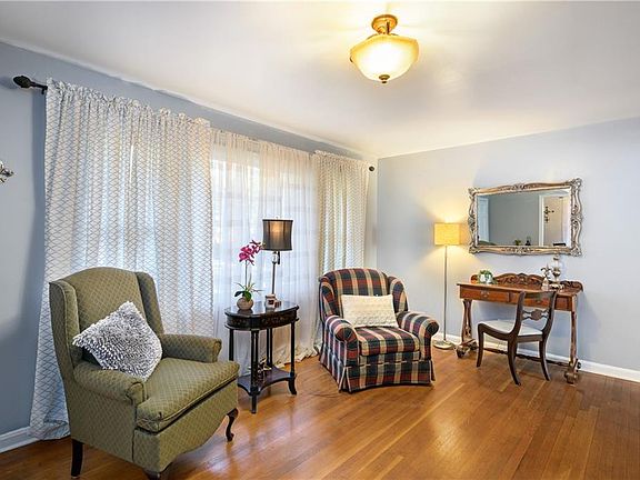 5th image of 720 Parkway Dr SE