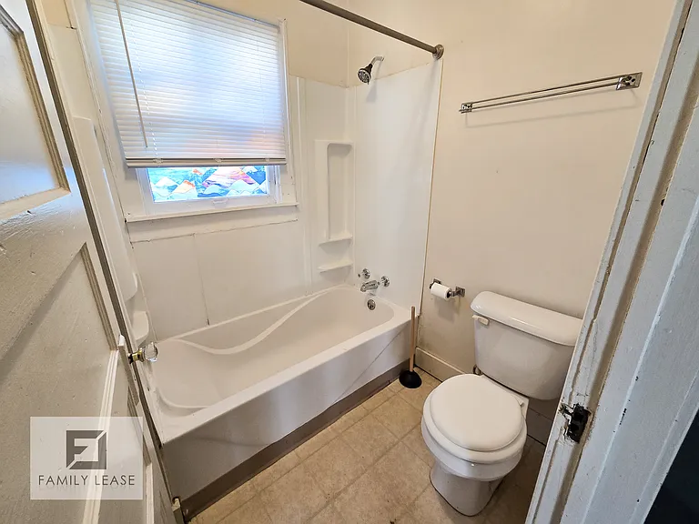 1764 N College St — Photo 9