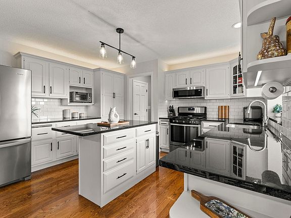 3rd image of 15709 Fremont Ave S