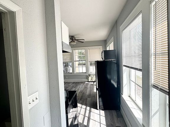 3rd image of 704 Cordova Dr #1