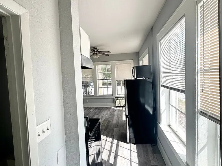 704 Cordova Dr #1 — Photo 3