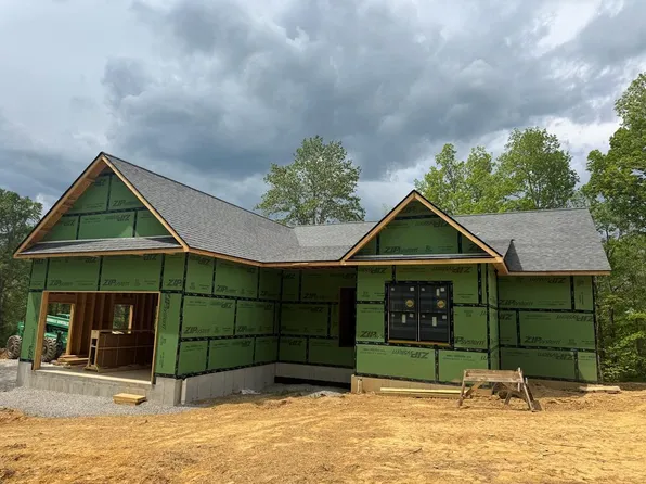 4000 Star Point Rd, Byrdstown, TN 38549