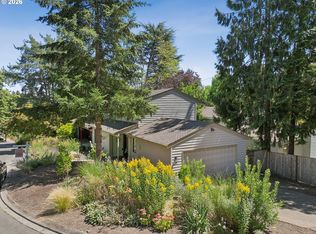 13 Mountain Cir, Lake Oswego, OR 97035