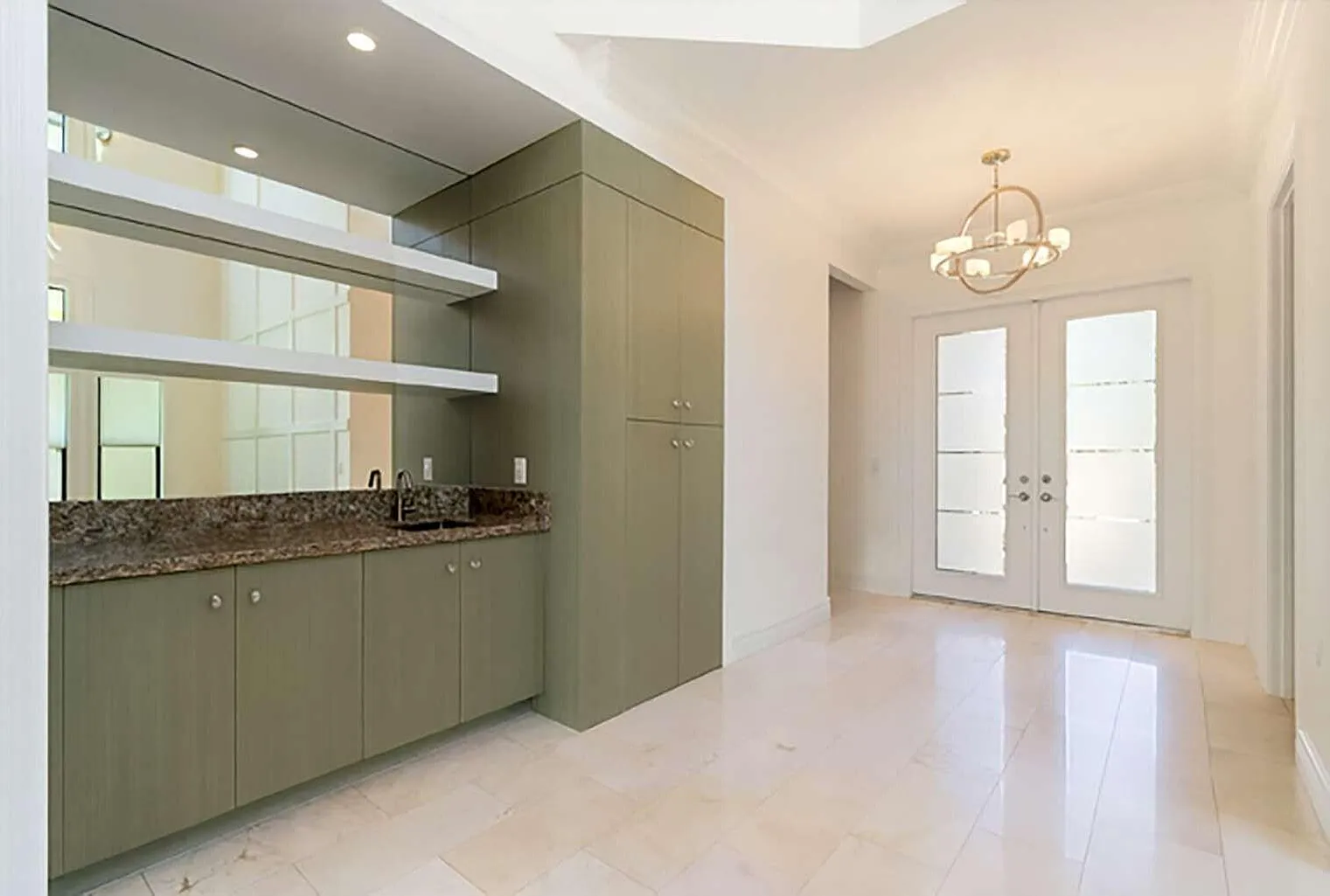 5 bed, 7.5 bath, 5188 sqft, $9,400 — Photo 2