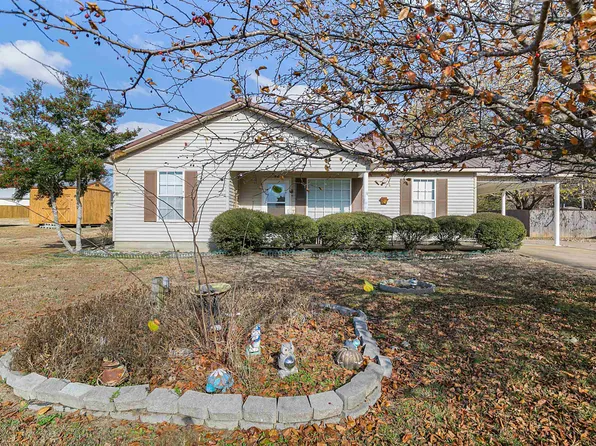 42 W Curtis St, Bells, TN 38006