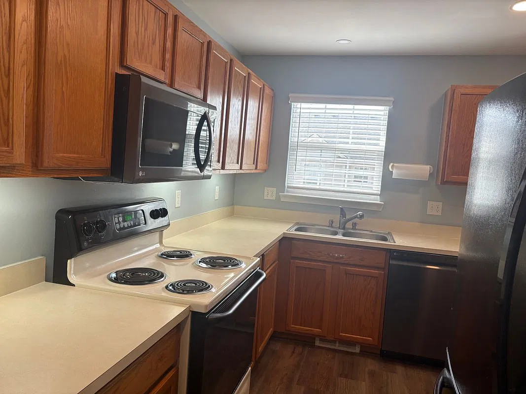 2 bed, 2.0 bath, 1338 sqft, $2,050 — Photo 3
