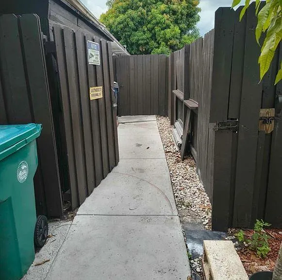 5741 SW 24th Ave #B — Photo 2