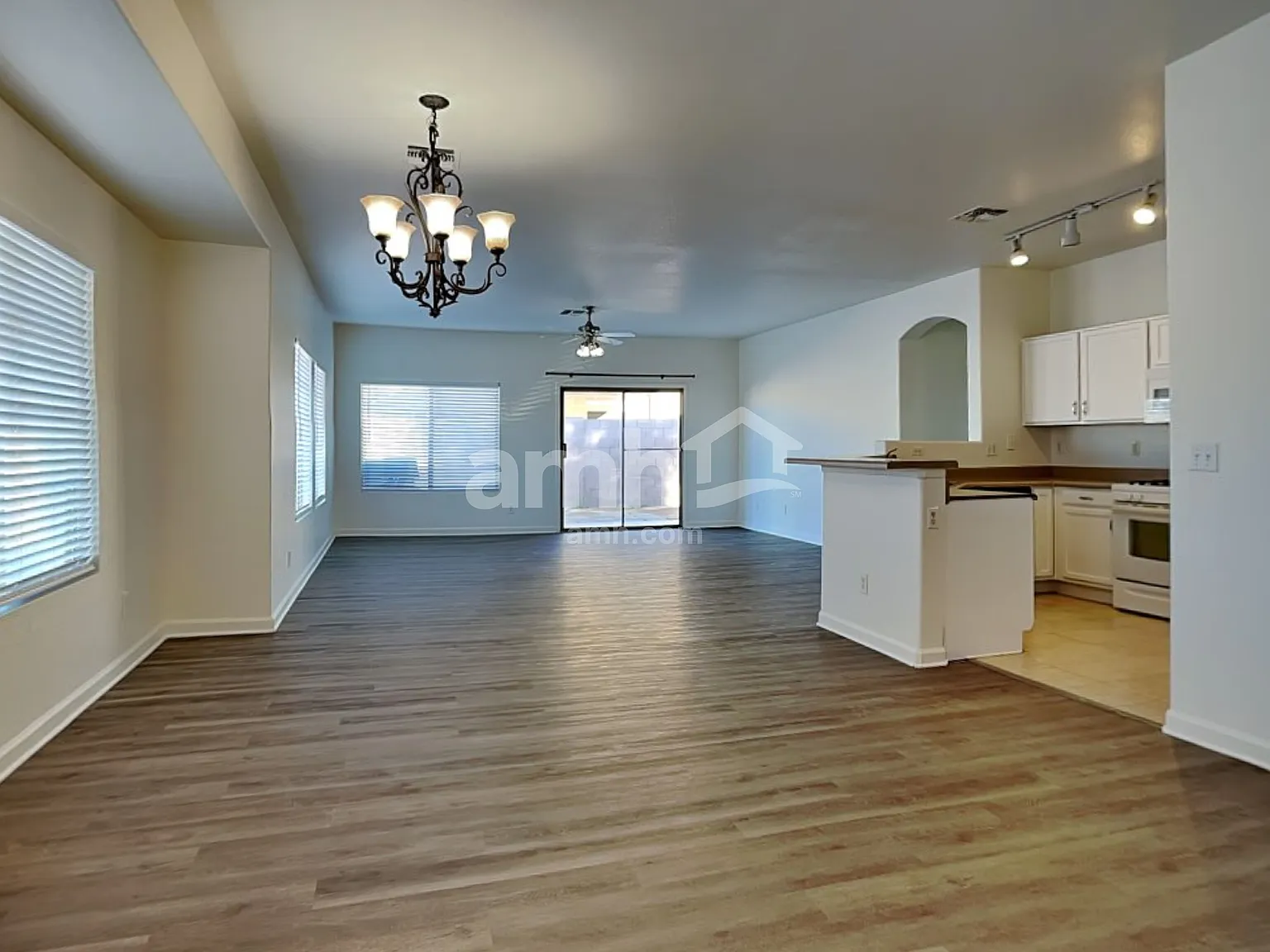 4 bed, 2.0 bath, 1700 sqft, $2,295 — Photo 4