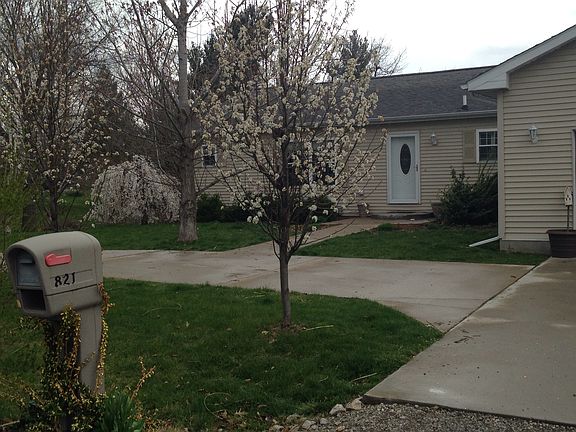 3rd image of 821 Poplar Dr