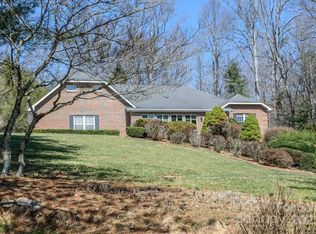 108 Sky View Ln, Hendersonville, NC 28739