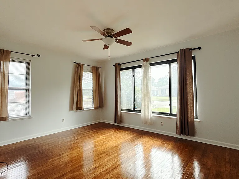 506 Classen Dr — Photo 6