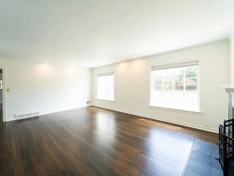 Brentwood House — Photo 32