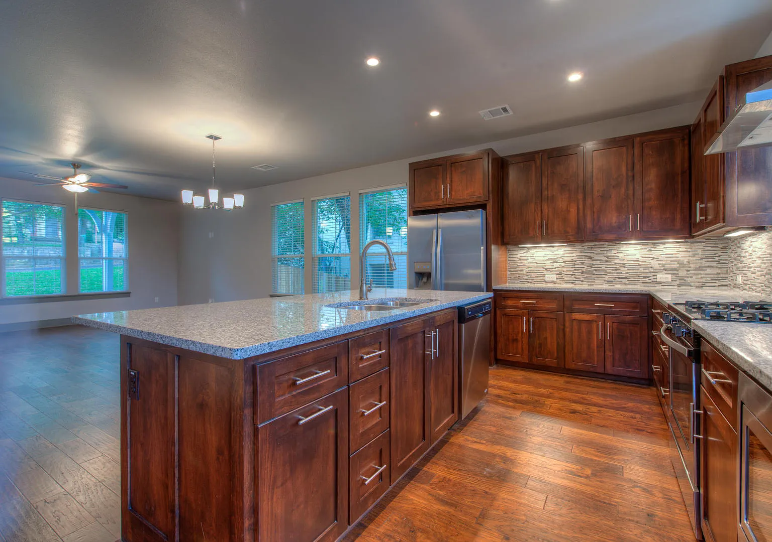 Ut Pre-Lease: 2014 Constructed 6 Bed / 5 Bath Home - Top Of The Line Finishes - Prime Location — Photo 4