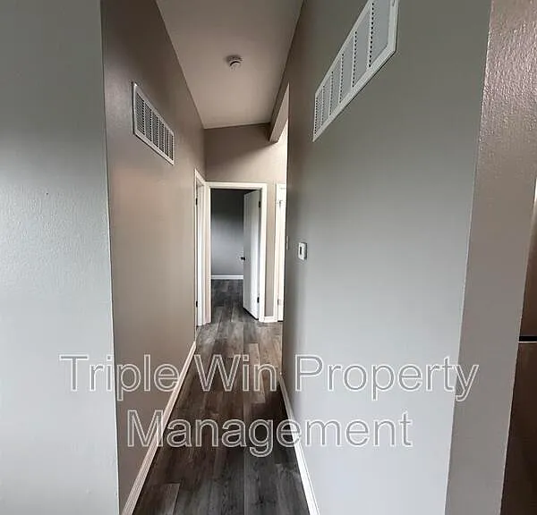63 Patricia Pl — Photo 11