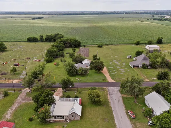 711 E Clark St, Bartlett, TX 76511