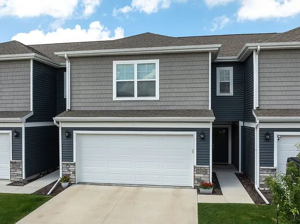 2594 Anne Ln, Hiawatha, IA 52233