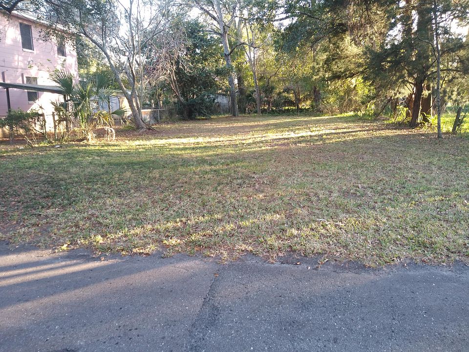 1st image of 1052 W 18th St