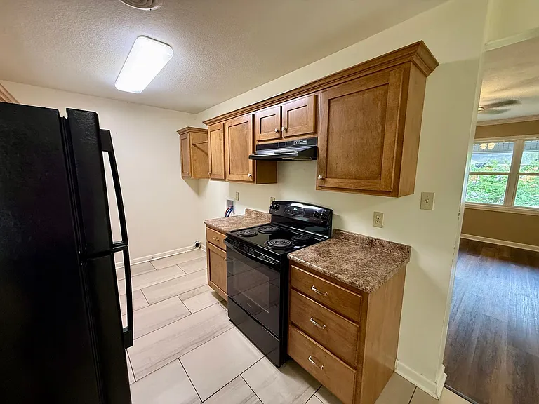 2310 Fairfield Dr — Photo 3