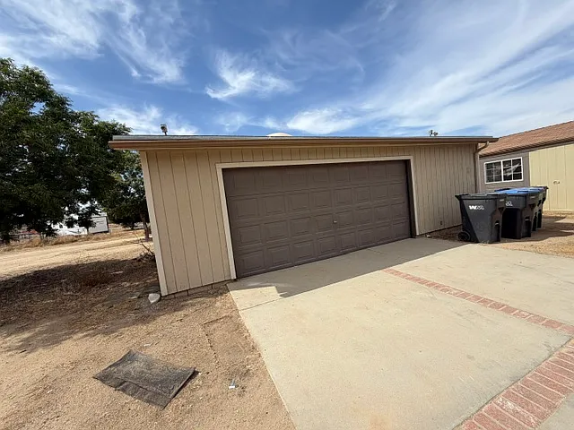 3 bed, 1200 sqft, $2,600 — Photo 2