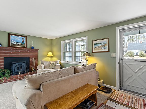 4th image of 46 Rainbow Farm Road