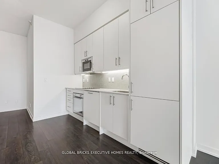 297 College St #506 — Photo 4