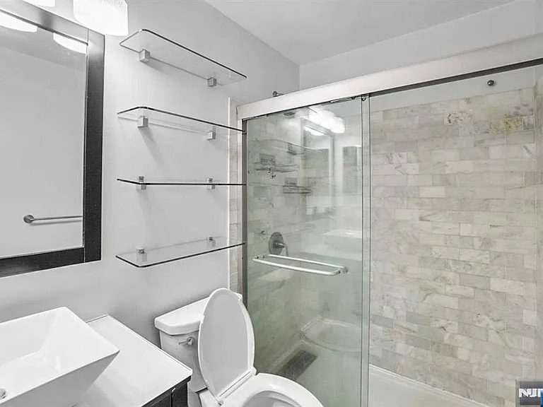 100 Callahan Ct — Photo 25