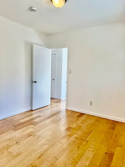 3 bed, 1.5 bath, 900 sqft, $3,595 — Photo 4