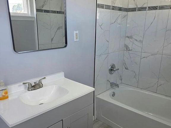 5th image of 129 Poplar St APT A