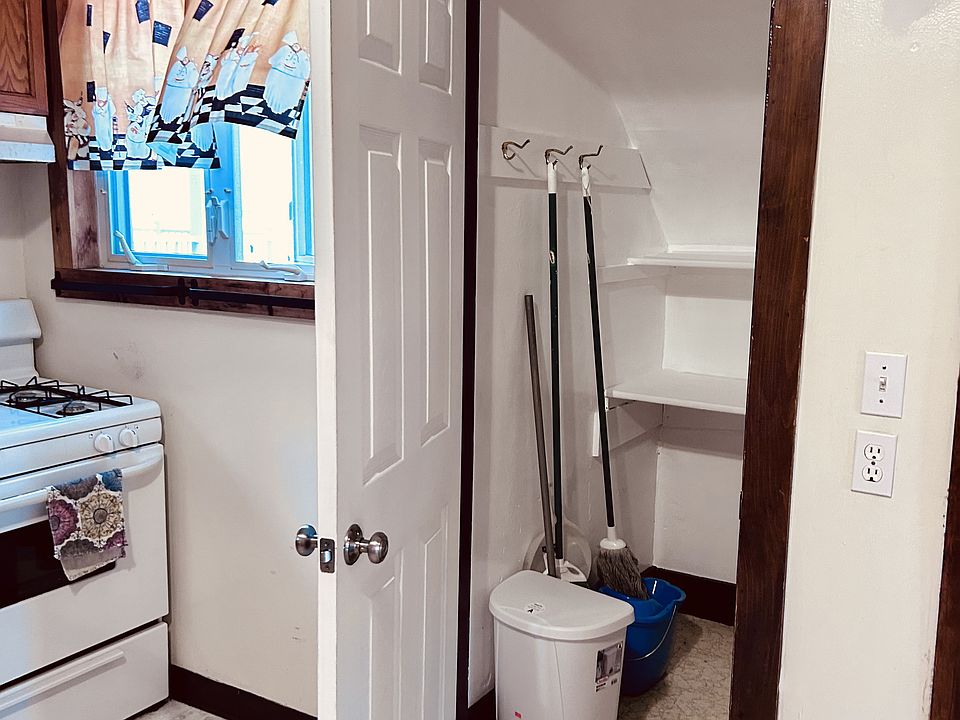 Kitchen closet