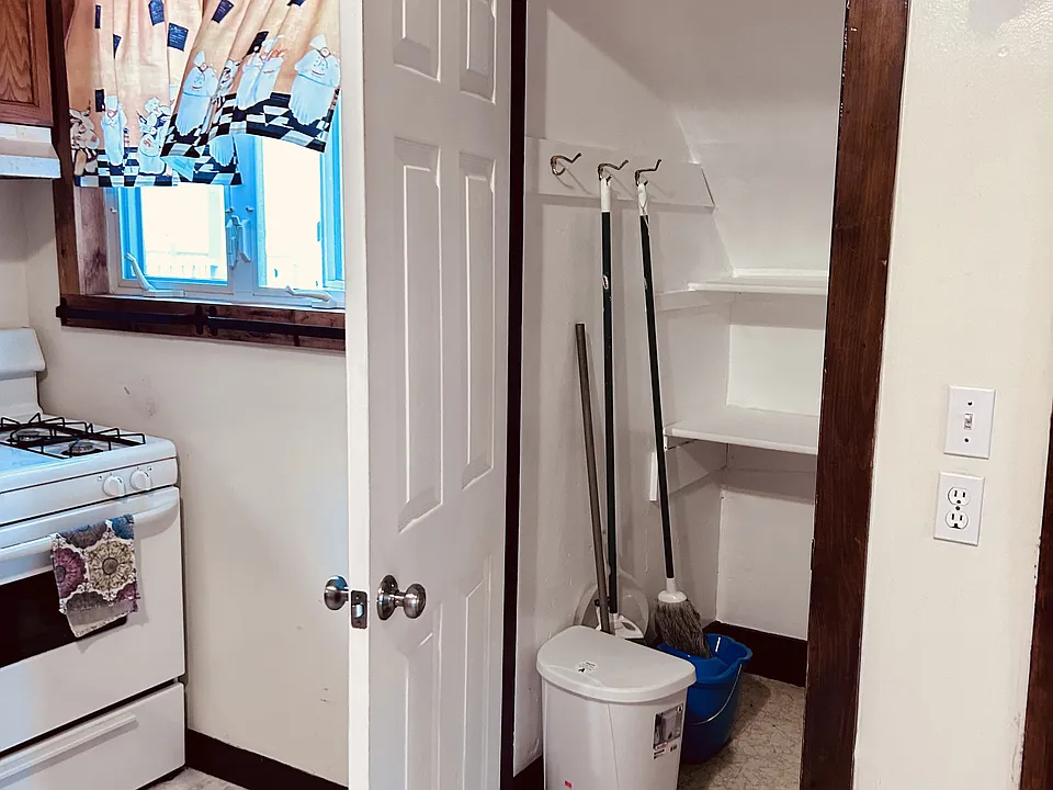 Kitchen closet