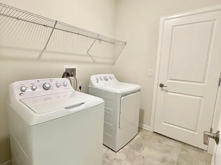 4424 Blackbird St — Photo 11