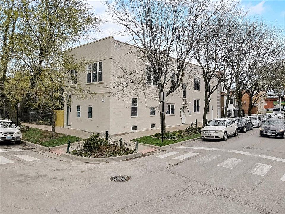 1st image of 3220 W Wellington Ave #2E