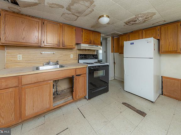 2nd image of 42 Fremont Ave
