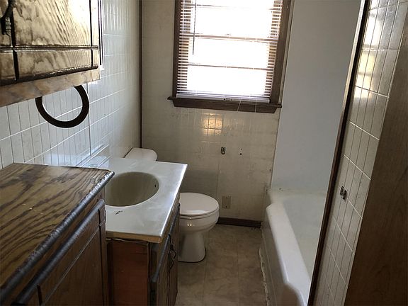2nd image of 1116 E Corona St
