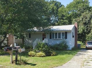 4 Atwood Dr, Niantic, CT 06357