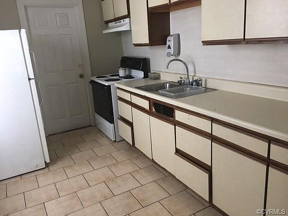 3rd image of 211 W Kalmia Ave