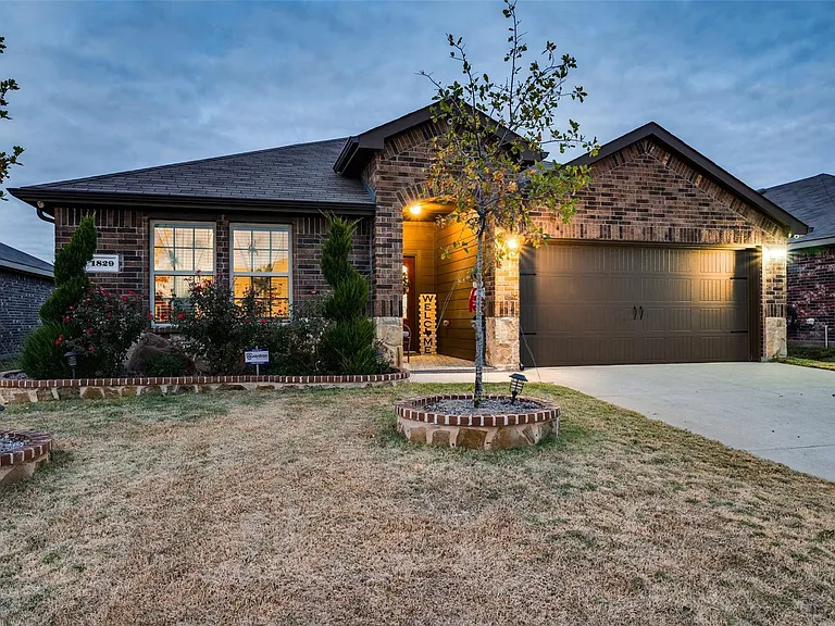 1829 Strongbark Dr — Photo 1