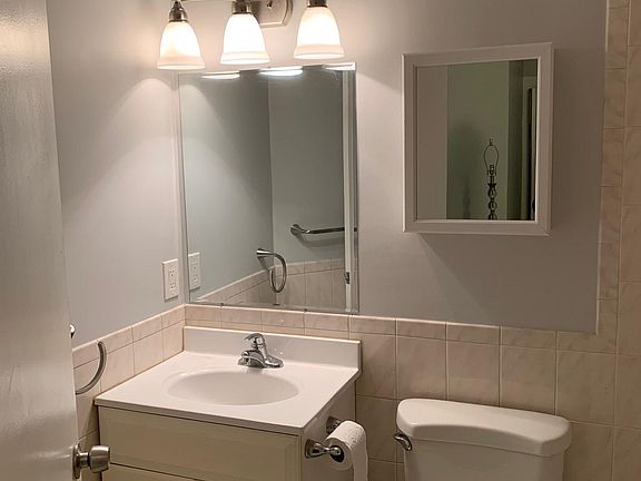 4th image of 24 Norman St APT 6