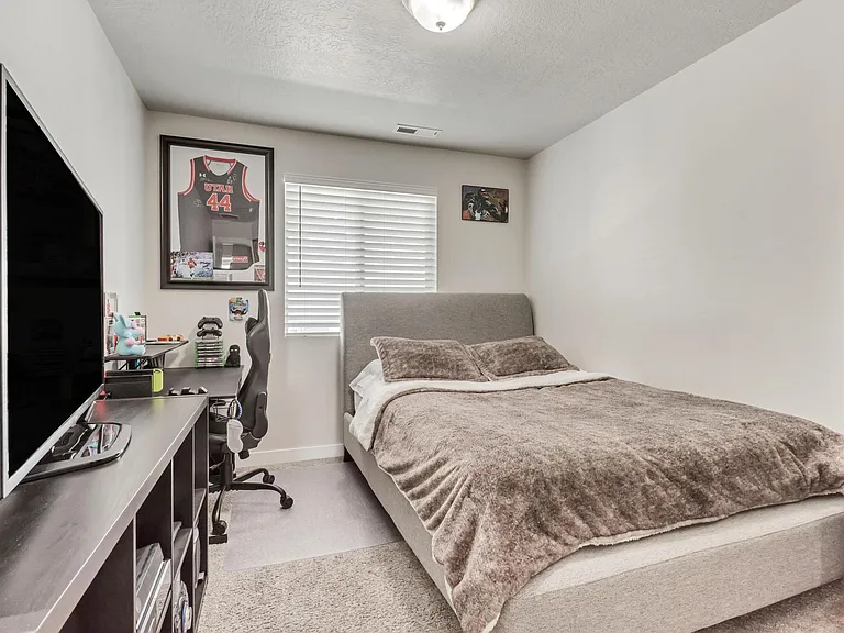 8136 S 5910 W — Photo 19