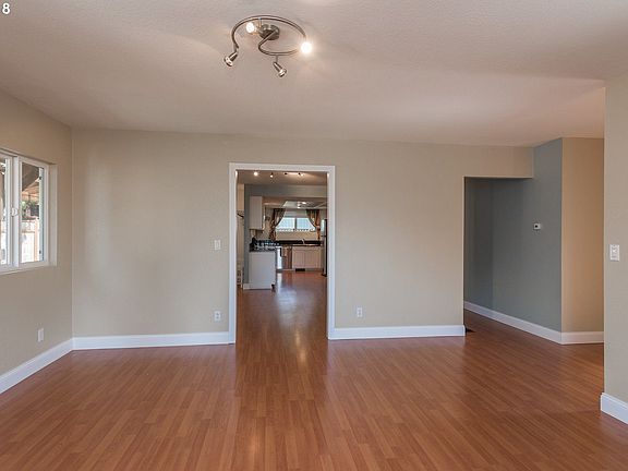 5th image of 11986 SE Beckman Ave
